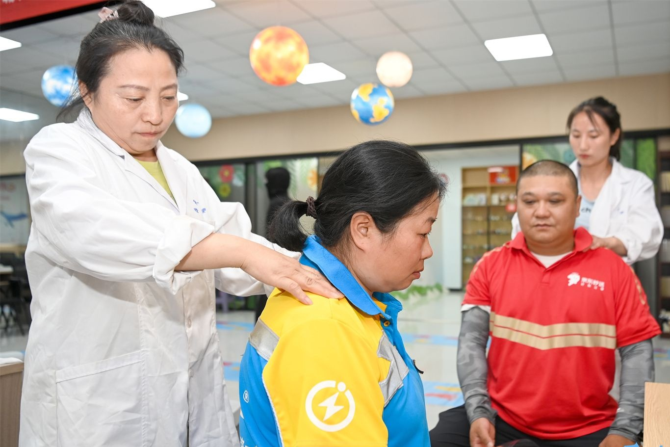 夏日送清凉，情暖“新”意浓