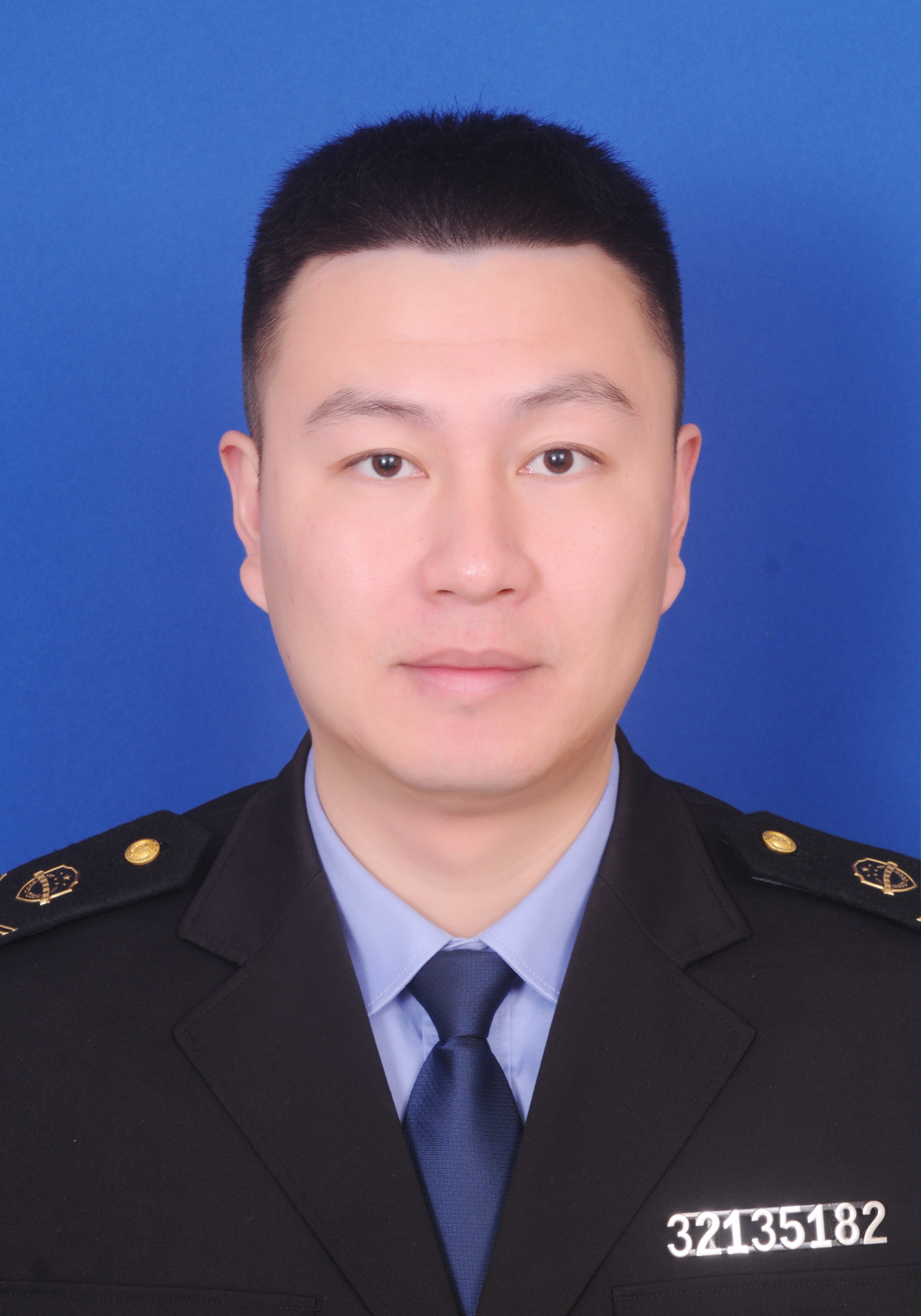 陈巍